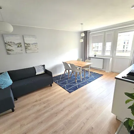 Eleven Long Gardens Old Town Center