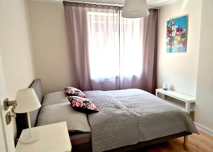 Eleven Long Gardens Old Town Center Apartman *