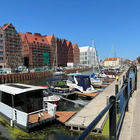 Eleven Long Gardens Old Town Center