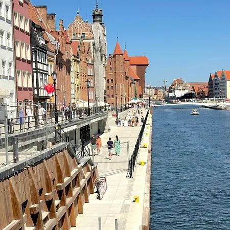 Eleven Long Gardens Old Town Center *