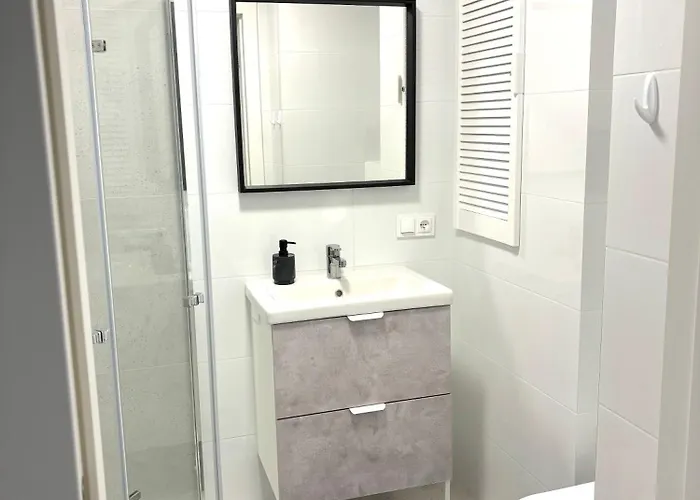 Eleven Long Gardens Old Town Center