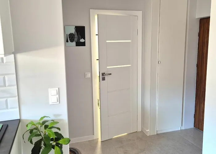 Eleven Long Gardens Old Town Center