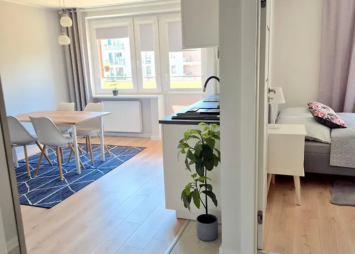 Eleven Long Gardens Old Town Center Apartment