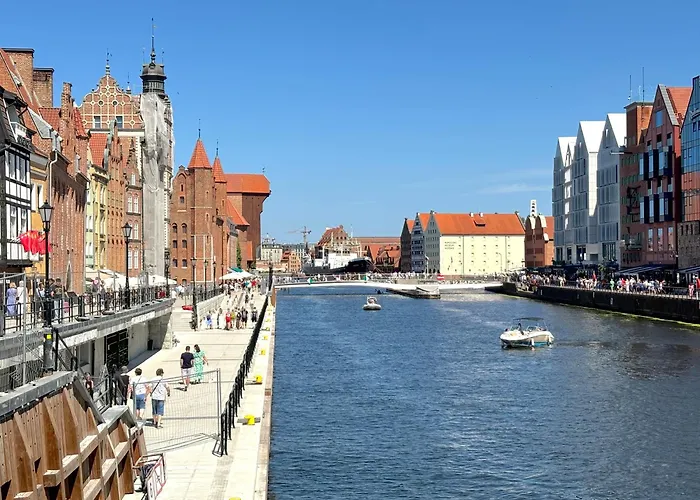 Eleven Long Gardens Old Town Center Apartment *